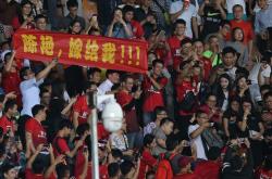 热门队伍鏖战，曲折较量令球迷热血沸腾的简单介绍
