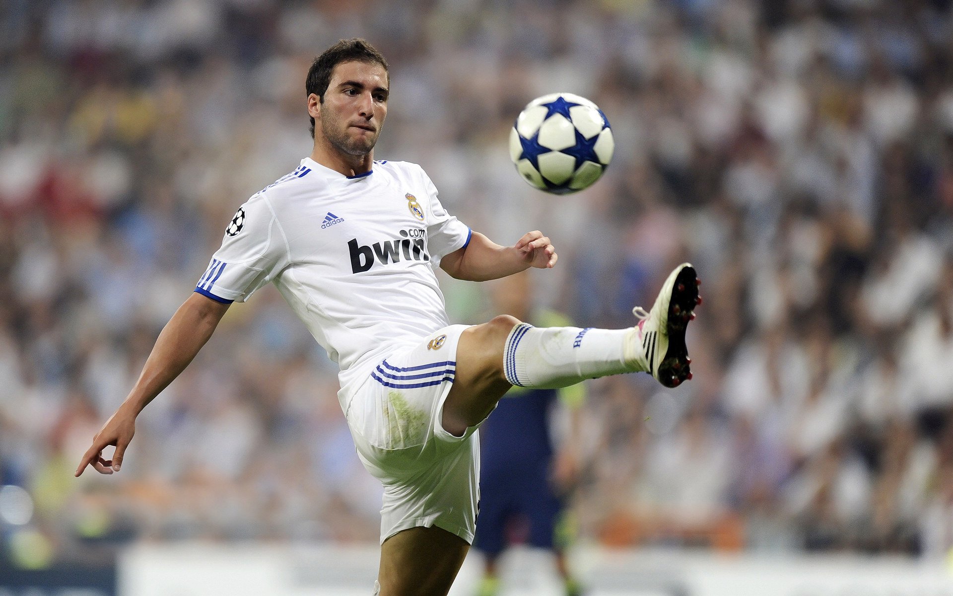 保罗赛后谦逊发言登热搜，迈阿密热火大胜俄克拉荷马城雷霆引发热议