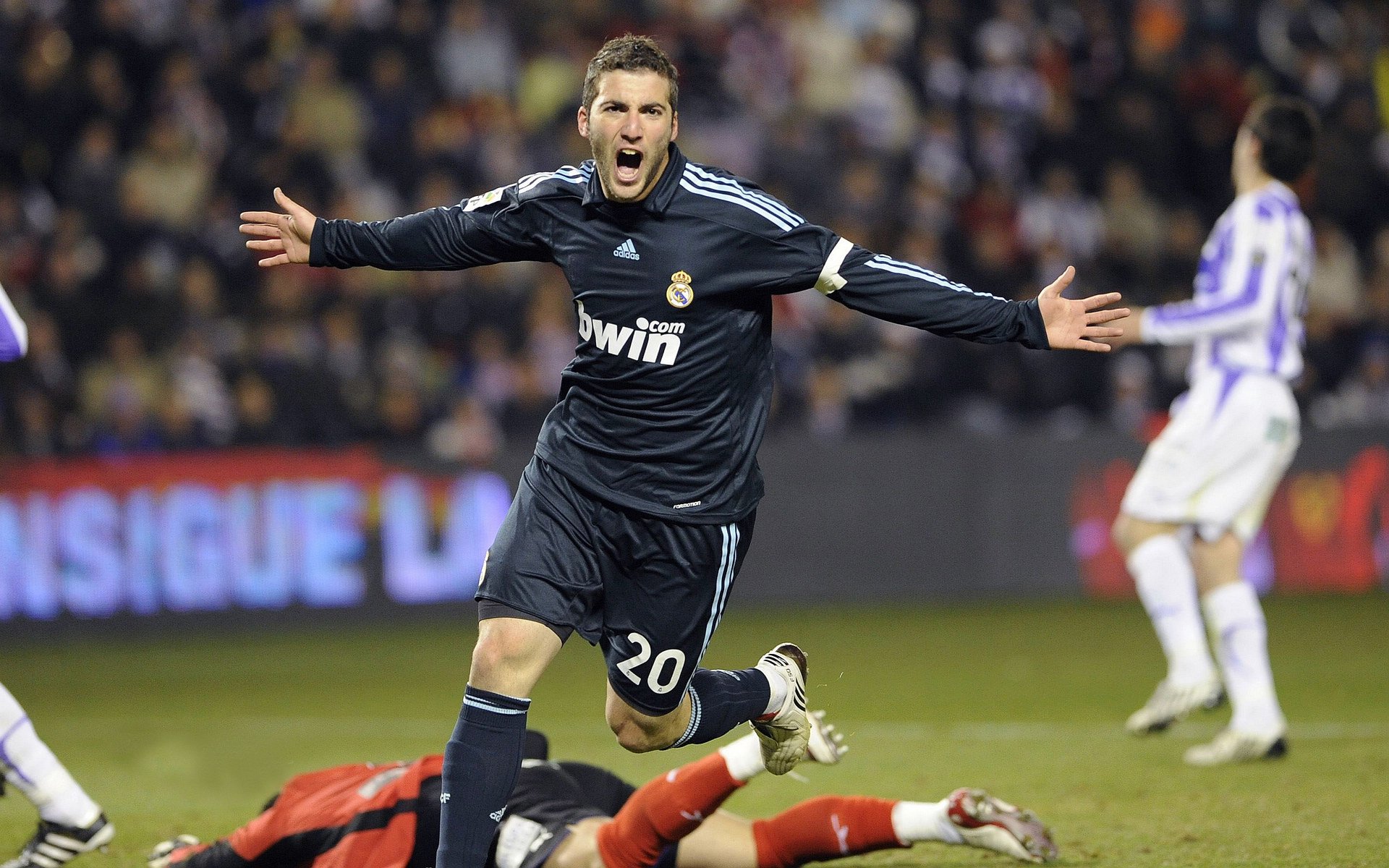 浓眉哥迎来五赛季高光表现，雄鹿球迷沸腾！